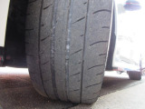 左前タイヤ!フロントは245/40R19