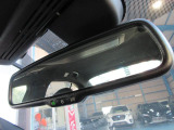自動防眩式ルームミラー!後続車のライトの眩しさを緩和します!
