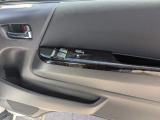 運転席ドアの内張りです