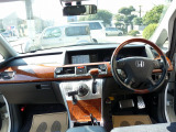 内装は上質な状態になります。前オーナー様の取り扱いもよい車両の様に見受けられます。ぜひご検討ください