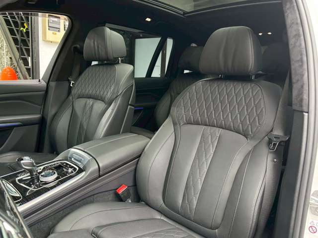 BMW X7 M50i 4WD Mスポーツ V8 サンルーフ ドラレコ の中古車詳細