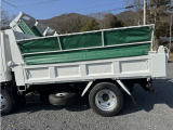 左側荷台:コボレーンは自動開閉装置付‼️便利なオートコボレーンです👍いすゞエルフフルフラットローダンプ積載3トン💪✨車検1年付‼️栃木市トラックダンプ専門Hi TRADING(ハイトレーディング)