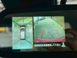 バックミラーに写りますが、バックモニターにアラウンドビューモニターも付いて駐車も楽々(^^♪