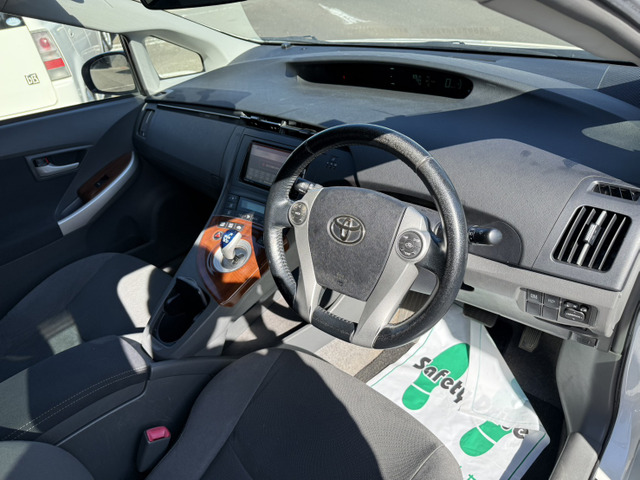 トヨタ プリウス 1.8 S LEDエディション の中古車詳細 (175,000km