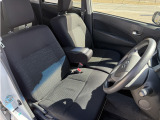 運転席シートです。ドライビングポジションを細かく調整出来ます。