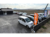 お車の外内覧確認、ご試乗時はお客様のご希望がない限りスタッフは同行いたしません。お客様のペースでごゆっくりとご覧いただき隅々までご確認していただけますと幸いでございます。