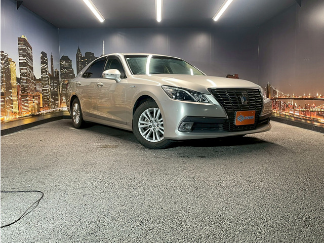 クラウン ハイブリッド 2.5 ロイヤルサルーン メーカーナビ  バックカメラ クルコン