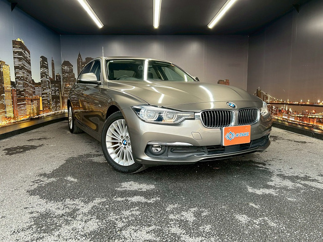 3シリーズセダン320i ラグジュアリー黒本革シート