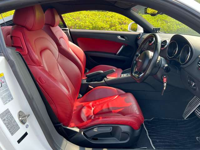 アウディ TTクーペ クーペ TFSI パドルシフト 赤革シート シート