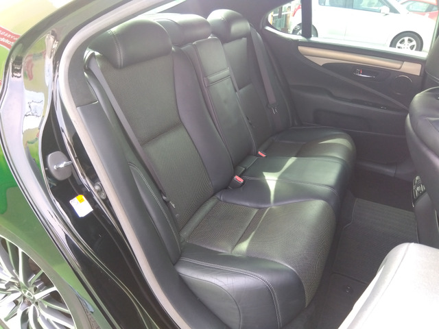 レクサス LS 460 Fスポーツ サンルーフ 黒革エアシート の中古車詳細