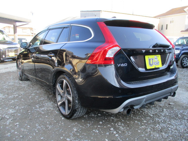 ボルボ V60 T4 黒革シート ナビTV スマキー BLIS の中古車詳細