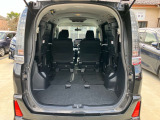 後席を格納すると、これだけの広さが!シーンに合わせたシートアレンジで、大きな荷物も積むことが出来ます♪