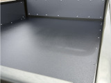 荷台はラプターライナー塗装をしております。鉄の4.5tをひいております。