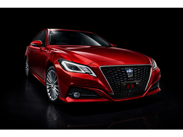 クラウンハイブリッド 2.5 S女性にも人気の高いエモーショナルレッド