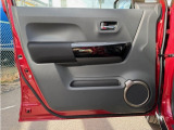 内装クリーニングも行っております。専門スタッフが愛車をピカピカに仕上げさせていただきます。