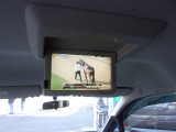 純正オプション後席用フリップダウンモニター。