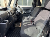 内装クリーニングも行っております。専門スタッフが愛車をピカピカに仕上げさせていただきます。