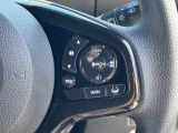 ステアリングスイッチ。運転中も手元で操作ができて便利です。
