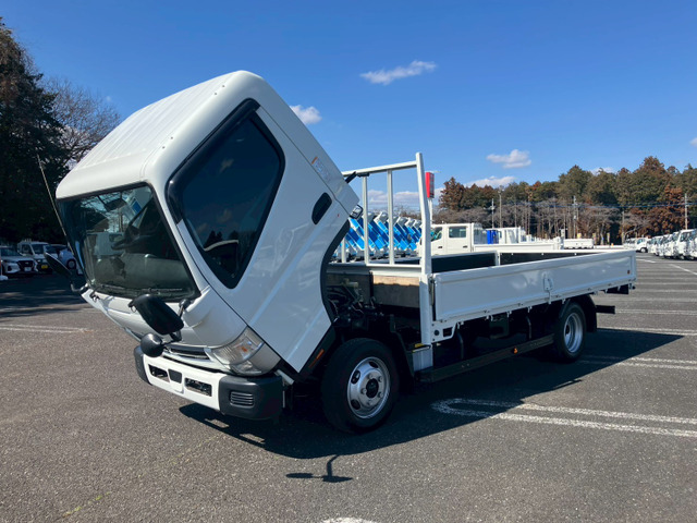 三菱ふそう キャンター 3t積・平ボディ・ロング・全低床・MT5 の中古車 三菱ふそう キャンター 3t積・平ボディ・ロング・全低床・MT5 の中古車