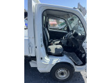 運転席側内装:R6スズキキャリイダンプ,令和6年スズキキャリイダンプ,走行距離2600㎞台💨,車検有R10.1,4WD,F5速,アイドリングストップ,パーキングセンサー,トラクションコントロール,ETC他