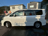 【全車リフレッシュ】隅々までの車内クリーニングに加え、専用装置でタバコやペット臭の脱臭と、細菌・ウィルス・カビの殺菌を実施。ニオイを徹底除去し、清潔にリフレッシュしてご納車します。