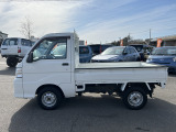 【支払総額推進店】お車をご覧い頂きまして、誠に有難う御座います。在庫車両になりますので、是非ご都合の宜しい時に、見に来て下さい。来店予約をされると、ご案内がスムーズです。