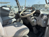 2980㏄ 1.5t 1.5トン 平ボディ 4WD 積載1500Kg 3人乗り ディーゼル 内外装仕上げ済み 5速 5MT