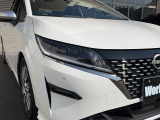 【LEDヘッドライト】悪天候や夜間走行時も良好な視界を確保し安心して運転できる高輝度LEDヘッドライトを装備!点灯速度が早く、消費電力も抑えられています。