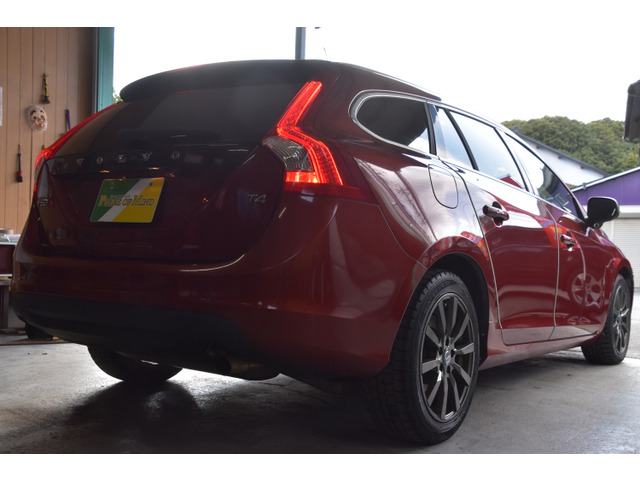 ボルボ V60 T4 車検整備付き黒本革S純ナビBカメラPスタ の中古車詳細