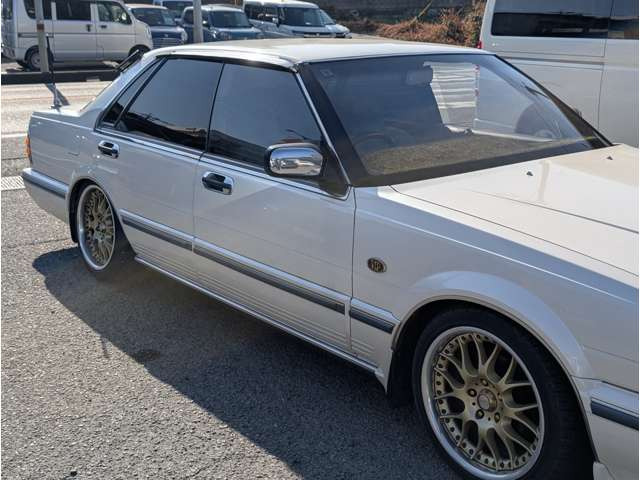 日産 グロリア 2.0 V20ツインカムターボ ブロアム ローダウン VIP仕様 
