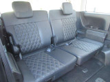 サードシートはゆとりのある座面で座り心地も上々!!