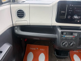 お客様に隅々までご覧頂けるよう展示車両は常に綺麗に仕上げております!お客様のご来店、スタッフ一同笑顔でお待ちしていおります♪