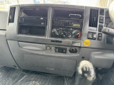 インパネ等:いすゞフォワード4段クレーン💨F6速,タコグラフ,アイドリングストップ,HSA,ETC,キーレスキー,フォグランプ,ラジオ,取扱書,ベッドその他