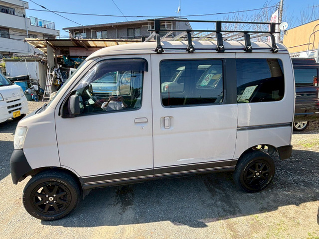 ハイゼットカーゴデラックスSAⅢ　９インチBDナビ　ETC　ルーフラック　※車検なし ダイハツ ハイゼットカーゴ デラックス ハイルーフ 4WD リフトアップ