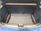 ボード下にも収納スペースが確保されてます。洗車道具やお着換え、貴重品など収納したりと使用用途は様々です。