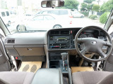 内装は上質な状態になります。前オーナー様の取り扱いもよい車両の様に見受けられます。ぜひご検討ください