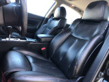 運転席黒革シート状態も多少の使用感はございます。シートヒーター装備!