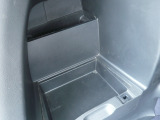 荷室横にも収納スペースがあります☆