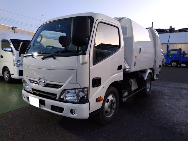 デュトロ  プレス式パッカー車 4.2立米 2t積