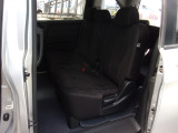 セカンドシートはベンチタイプ。7人乗りです。
