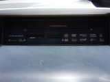 CD,DVD,SDカードスロットル。