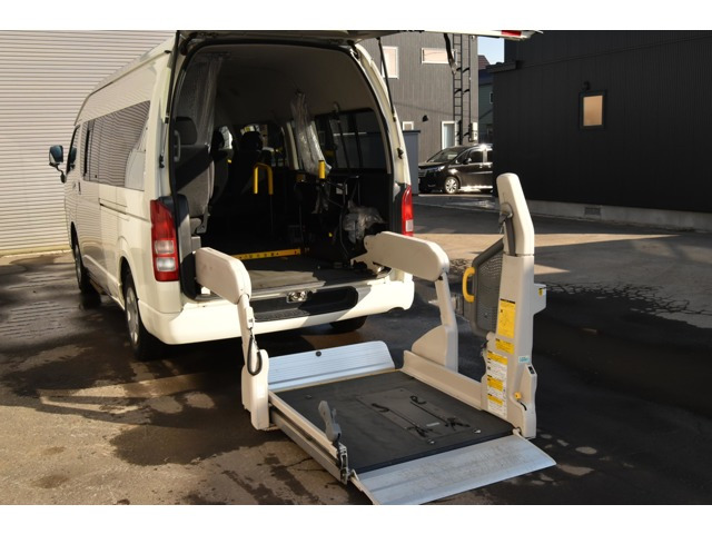 トヨタ ハイエースコミューター 