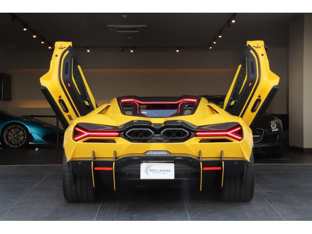 ランボルギーニ レヴエルト ベースグレード カーボンラッピング の中古