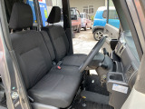 シートには大きな汚れはなくきれいです!