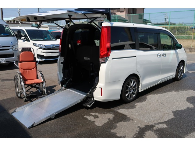 トヨタ エスクァイア 