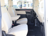 後席も快適♪7人乗り♪3列目への乗り降りも楽々!!!
