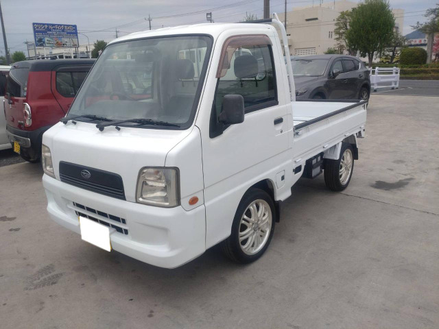 サンバートラック マニュアル車です