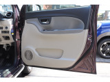 運転席のドアは使用頻度の高い場所ですが、内張りも綺麗な状態です!