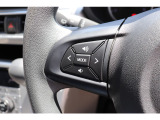 ステアリングスイッチで、運転中も前方から目線をそらすことなく音量などの操作をおこなえます☆