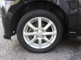 純正14インチアルミホイール。ノーマルタイヤ付き。